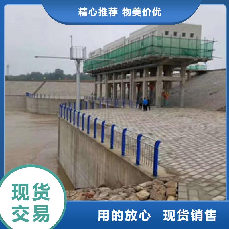 不锈钢碳素钢复合管护栏道路隔离栏杆生产经验丰富