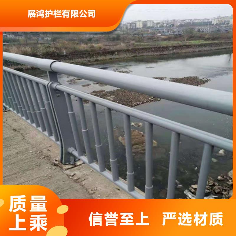 桥上的防撞护栏满足施工要求