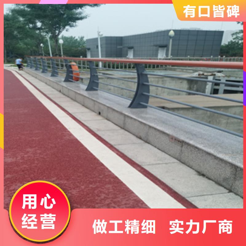 护栏钢板立柱展鸿护栏厂家供货及时