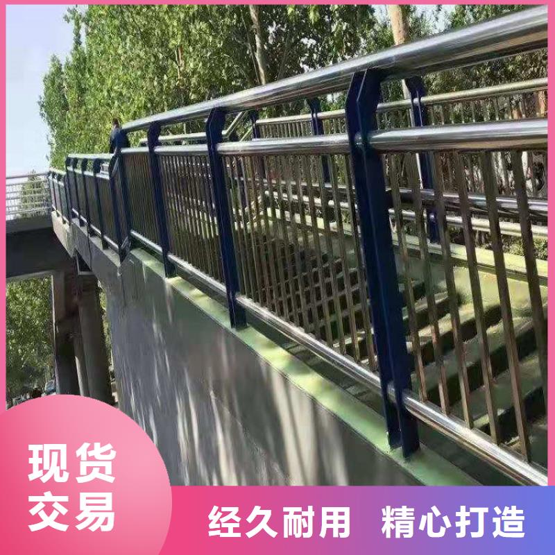 氟碳漆喷塑防撞护栏展鸿护栏厂家质量有保障