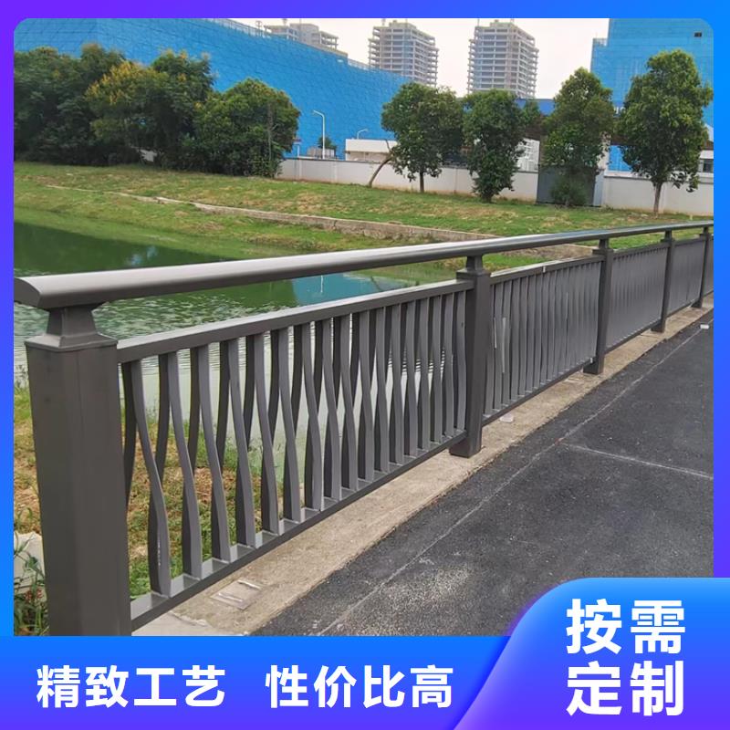 乡村道路防撞护栏品质卓越源自展鸿护栏