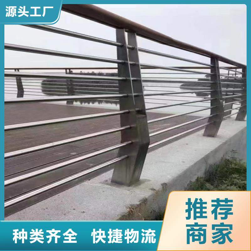 静电喷塑河道栏杆立柱造型美观牢固展鸿护栏售后有保障