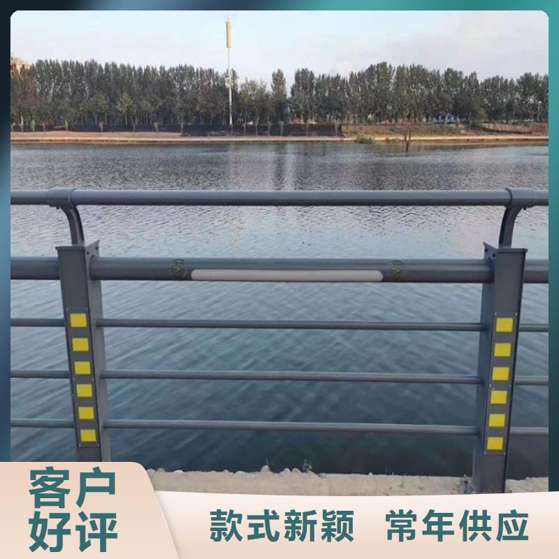 三横梁桥梁防撞护栏绿色环保寿命长展鸿护栏厂家