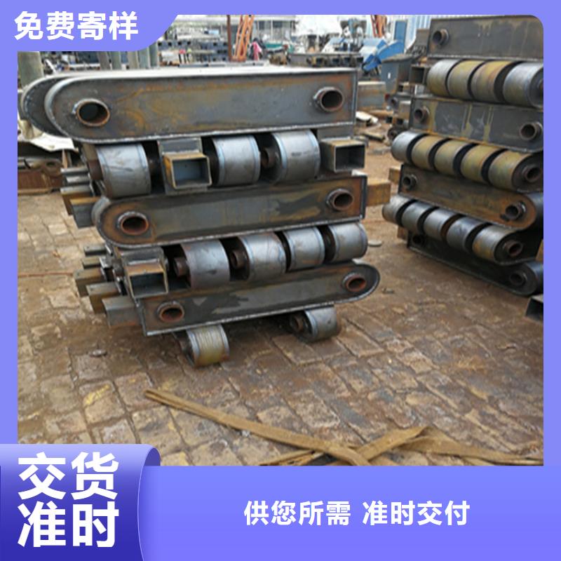 Q235B桥梁防撞护栏色彩鲜亮表面光洁展鸿护栏厂家