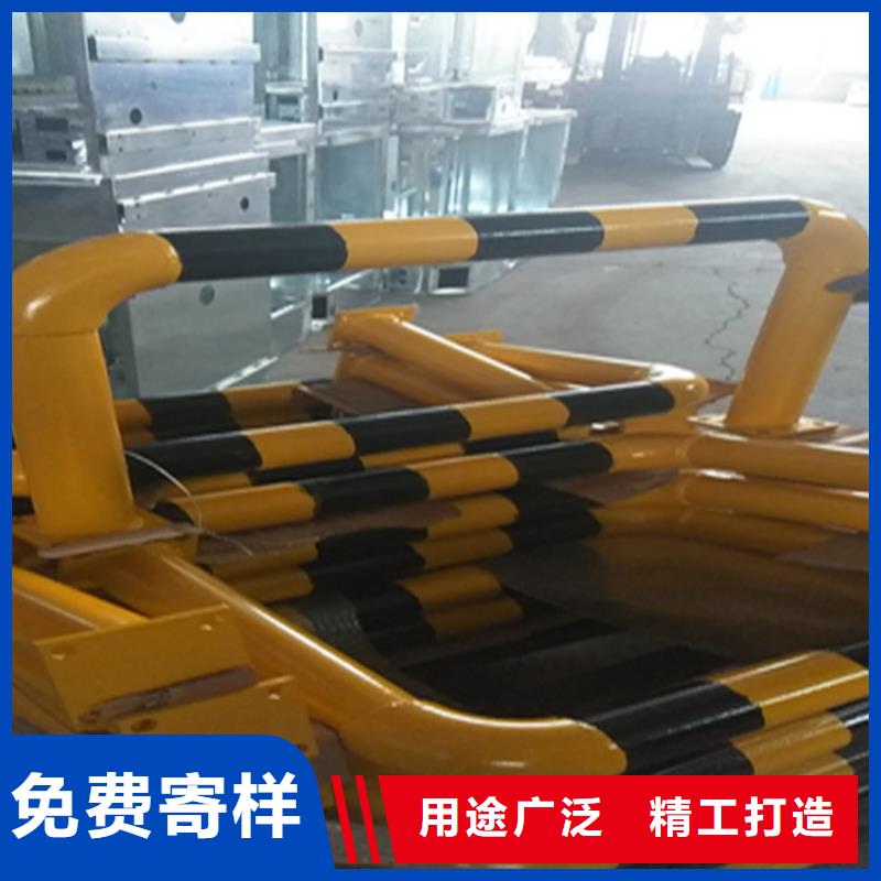 Q235B桥梁防撞护栏易维护易清洗认准展鸿护栏厂家
