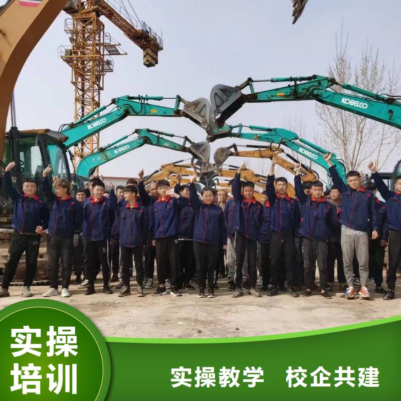学挖掘机操作去虎振技校设备好实习力度大