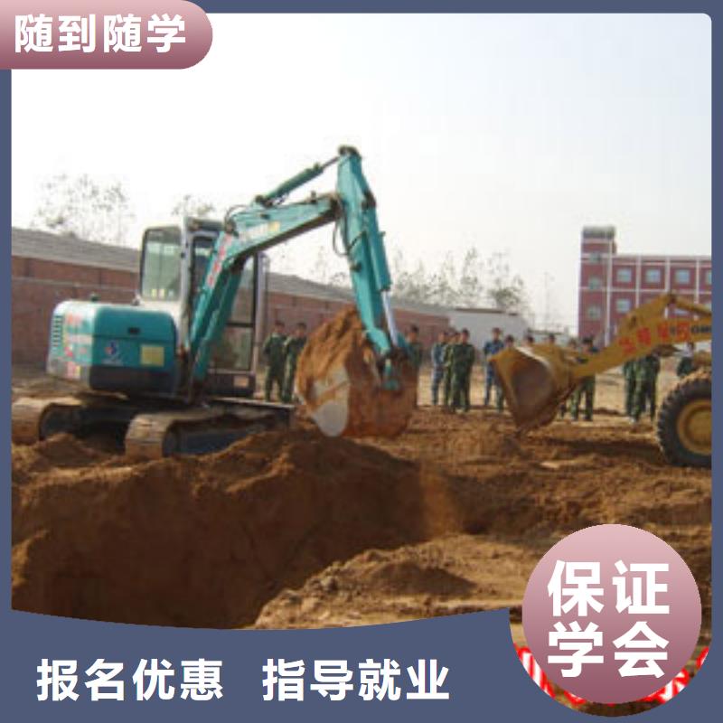 挖掘机培训-虎振技工学校招生电话全程实操