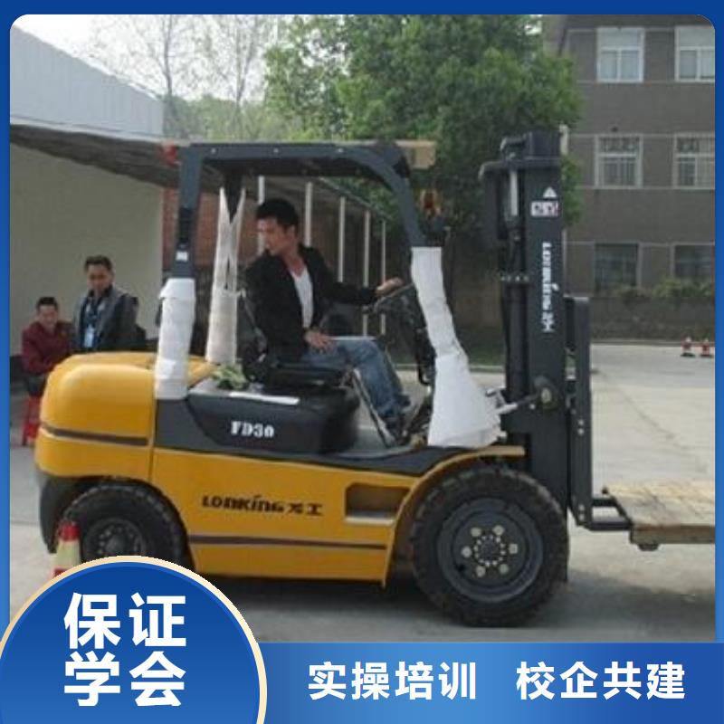 学叉车驾驶选虎振技校
