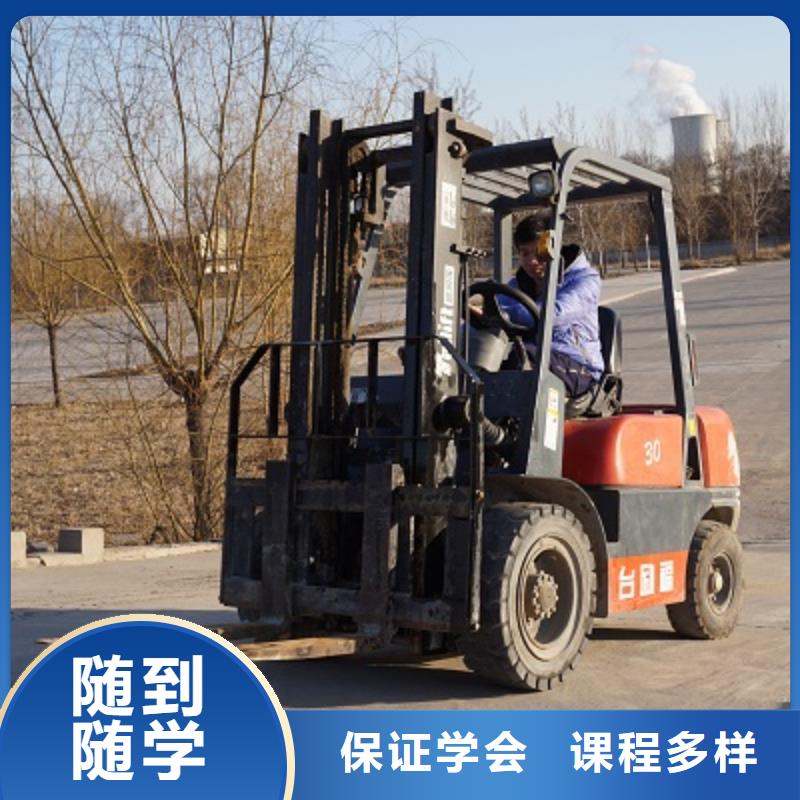 学叉车驾驶选虎振技校