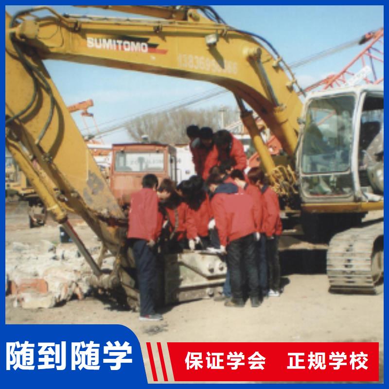 学挖掘机必选虎振学校花多少钱