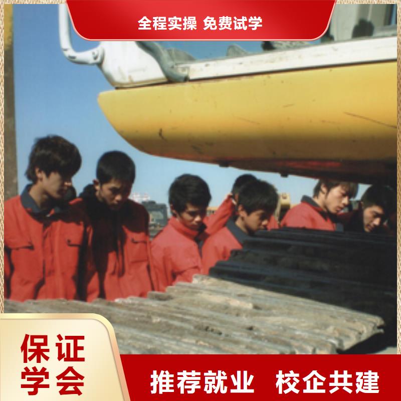 学开挖掘机要花多少钱？挖掘机钩机操作学校|学钩机操作怎么报名？