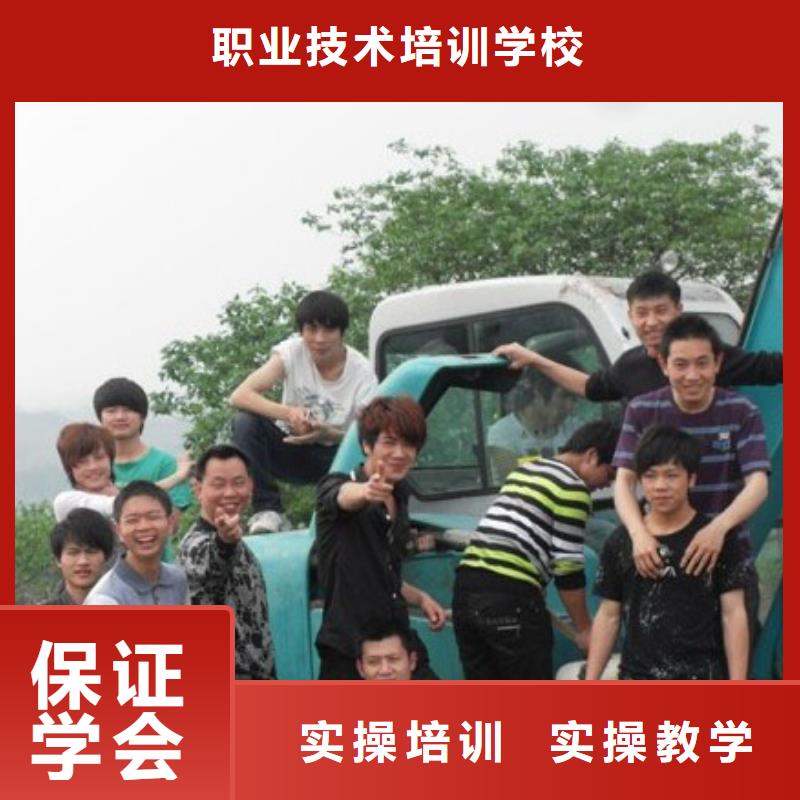 挖掘机操作培训简章|钩机操作培训招生|学钩机操作怎么报名？