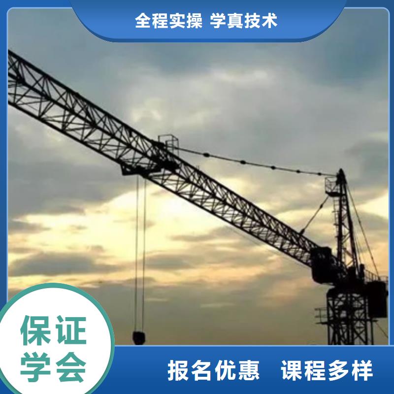 哪里有塔吊叉车驾驶学校虎振塔吊叉车驾驶员培训