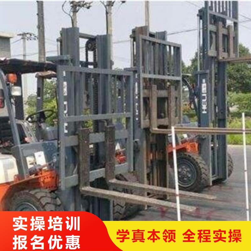 口碑好的塔吊叉车培训班初中毕业学什么技术好