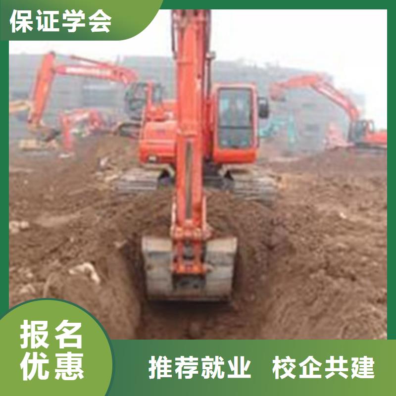 学塔吊叉车学费多少钱虎振学校火热招生中