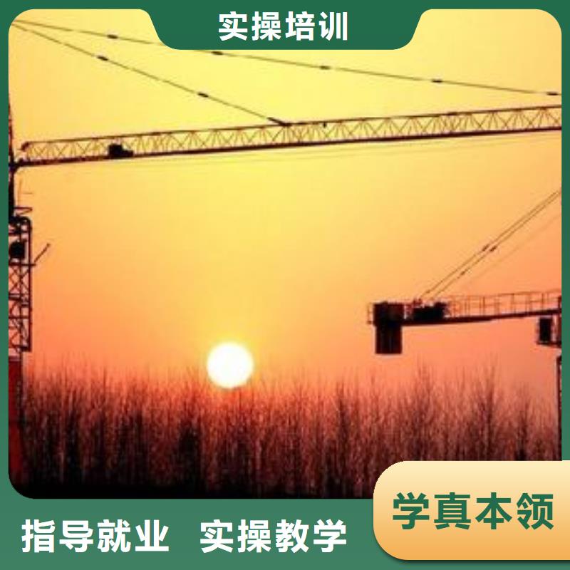 学塔吊叉车学费多少钱设备新场地大取证快