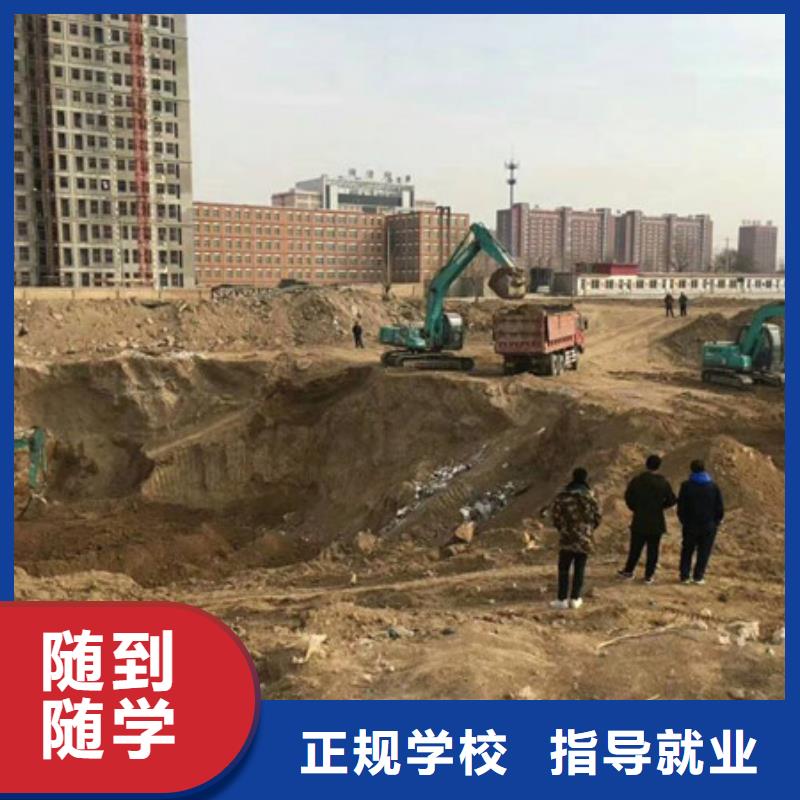 口碑好的塔吊叉车培训班初中毕业学什么技术好