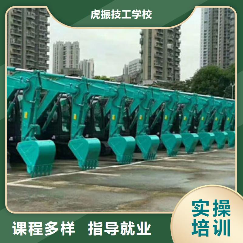 口碑好的塔吊叉车培训班初中毕业学什么技术好