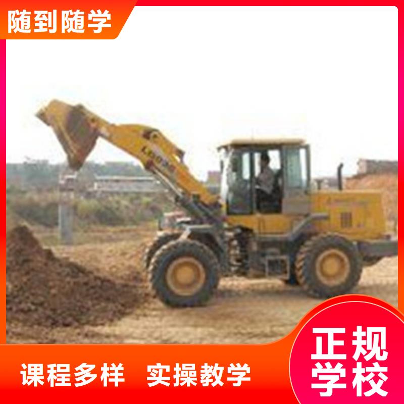 口碑好的塔吊叉车培训班初中毕业学什么技术好