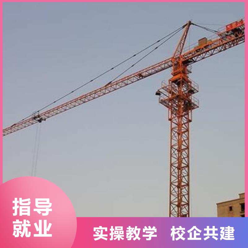 塔吊叉车培训学汽修学修车的技校就业前景好