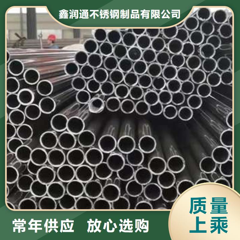 三横梁防撞栏杆上门施工