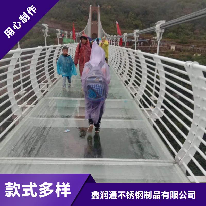 201不锈钢碳素钢复合管栏杆买的放心找鑫润通不锈钢制品有限公司