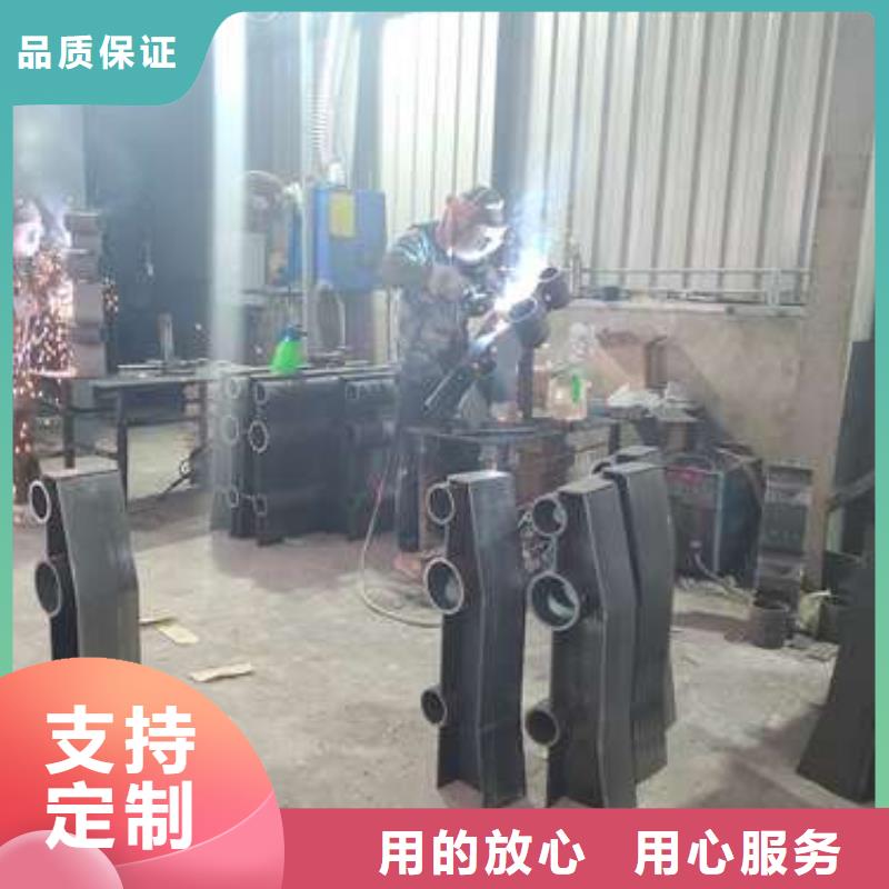 机场公路防撞护栏来厂参观