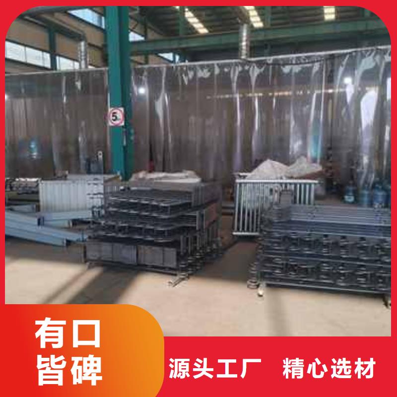 常年供应防撞钢护栏-现货供应