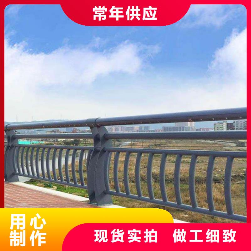 灯光防撞护栏按客户要求设计生产铁艺栏杆