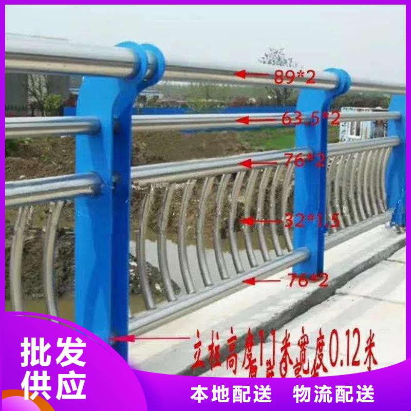 公路防护栏固定牢靠
