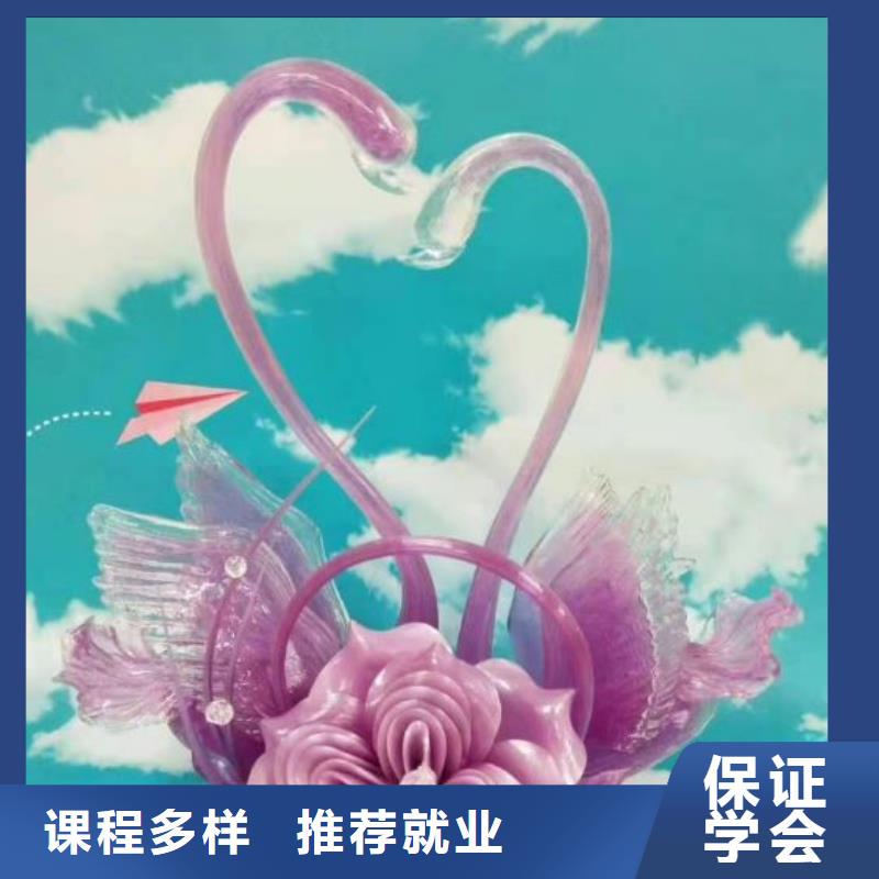 滦南厨师技校哪家好学生亲自实践动手