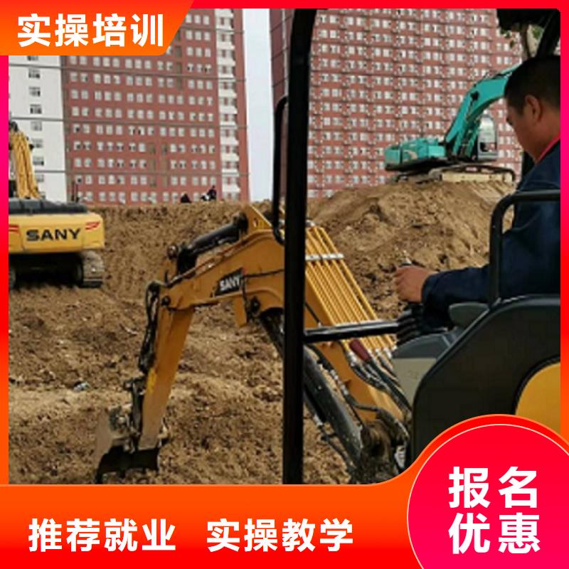 满城挖掘机驾驶学校去哪里学有没有年龄限制