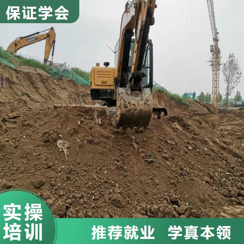 挖掘机学校计算机培训学校指导就业
