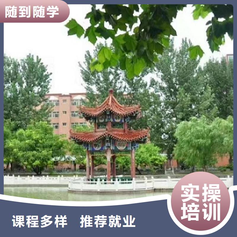 高碑店挖掘机技校哪家好虎振学校怎么样