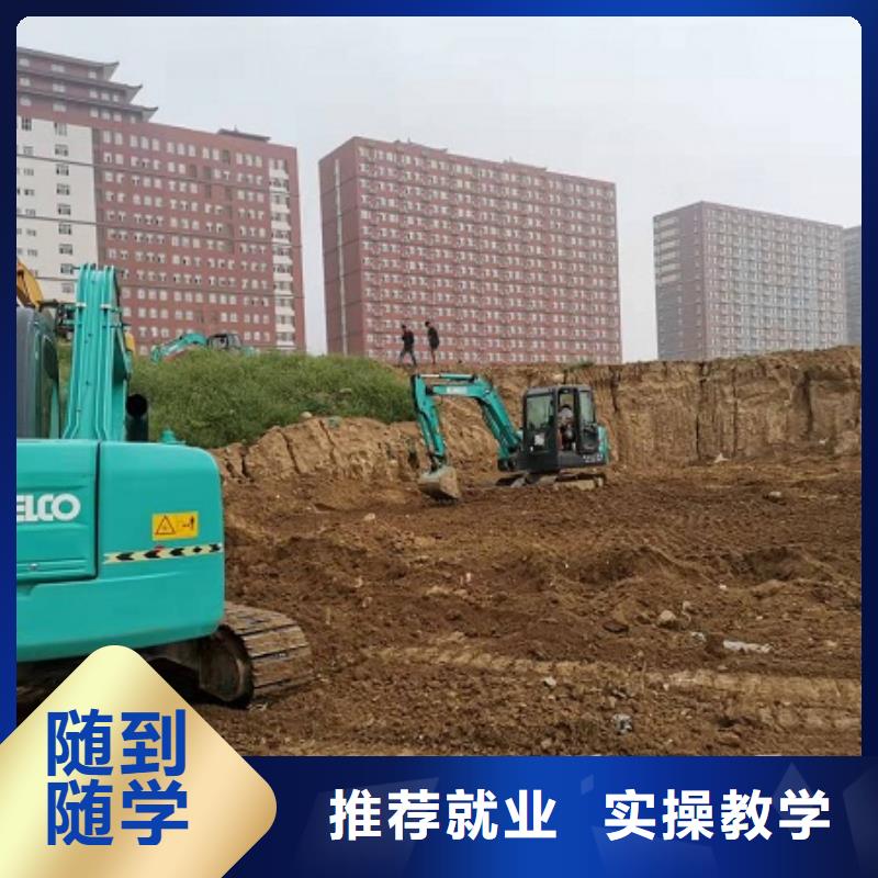 学钩机选虎振技校哪家强学钩机要多少钱