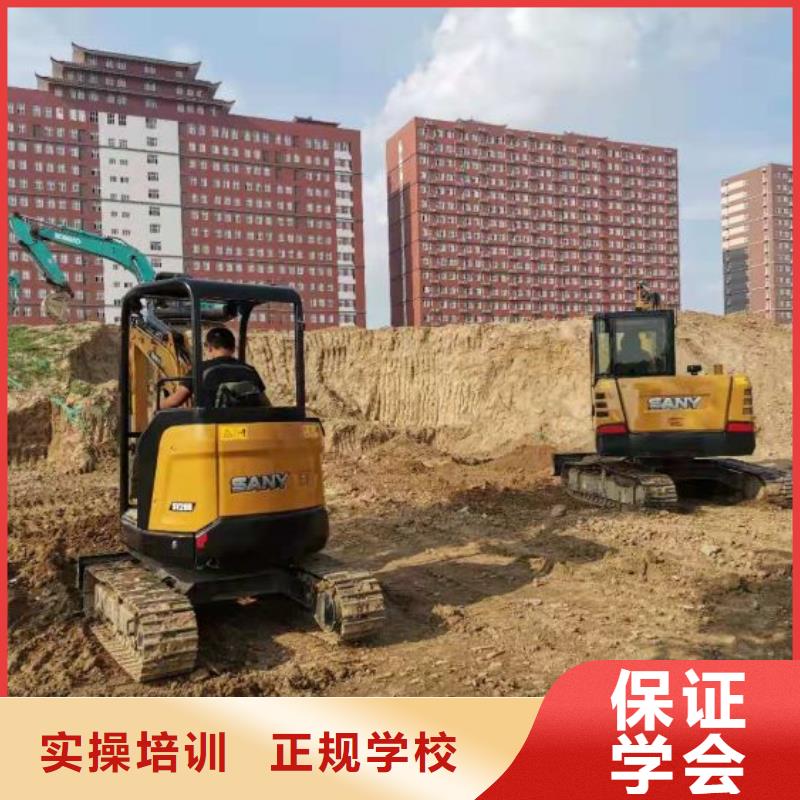 学钩机选虎振技校学费多少钱招生简介