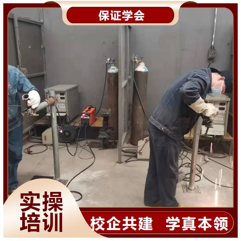 焊工学校挖掘机教学实操教学