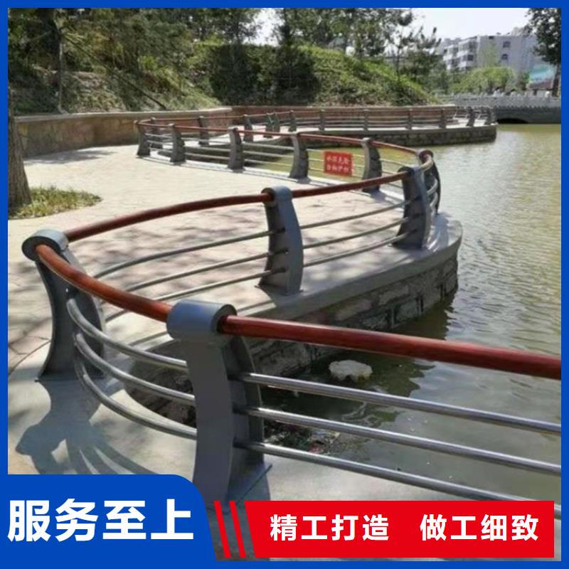 热镀锌喷塑防撞钢管护栏价格