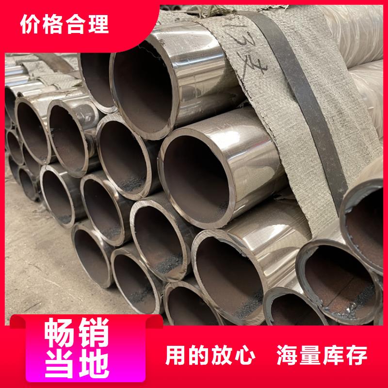 防撞护栏上的钢管栏杆选择我们明智