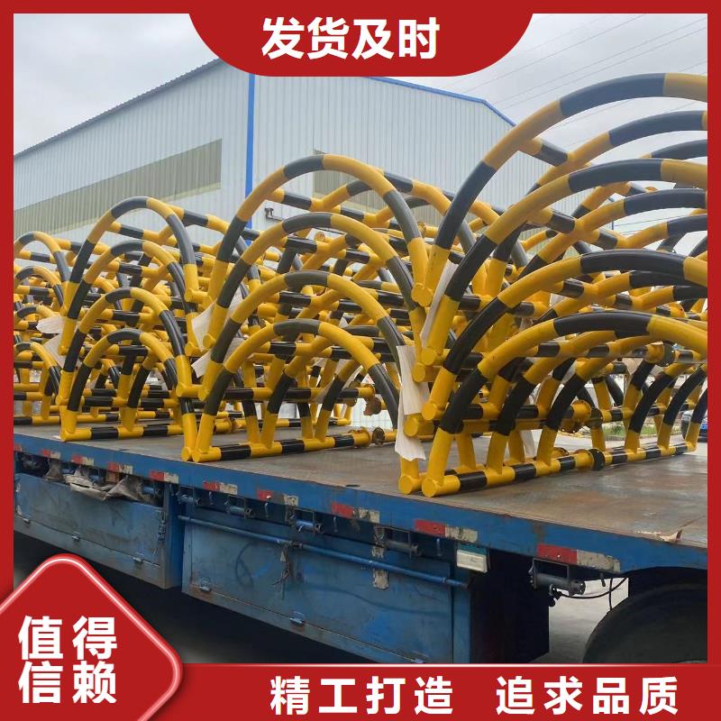 道路防撞护栏_道路隔离栏货源足质量好