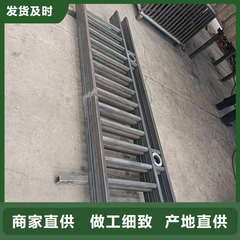 热镀锌喷塑钢板立柱护栏价格