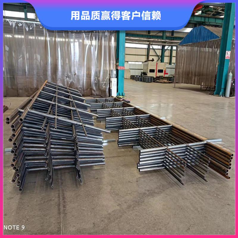 不锈钢复合管防撞护栏产品质量可靠,款式多样