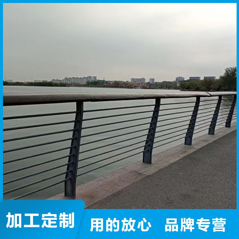 热镀锌喷塑防撞钢管护栏厂家优势
