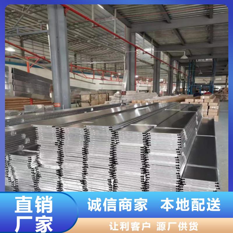 加油站罩棚天花
施工