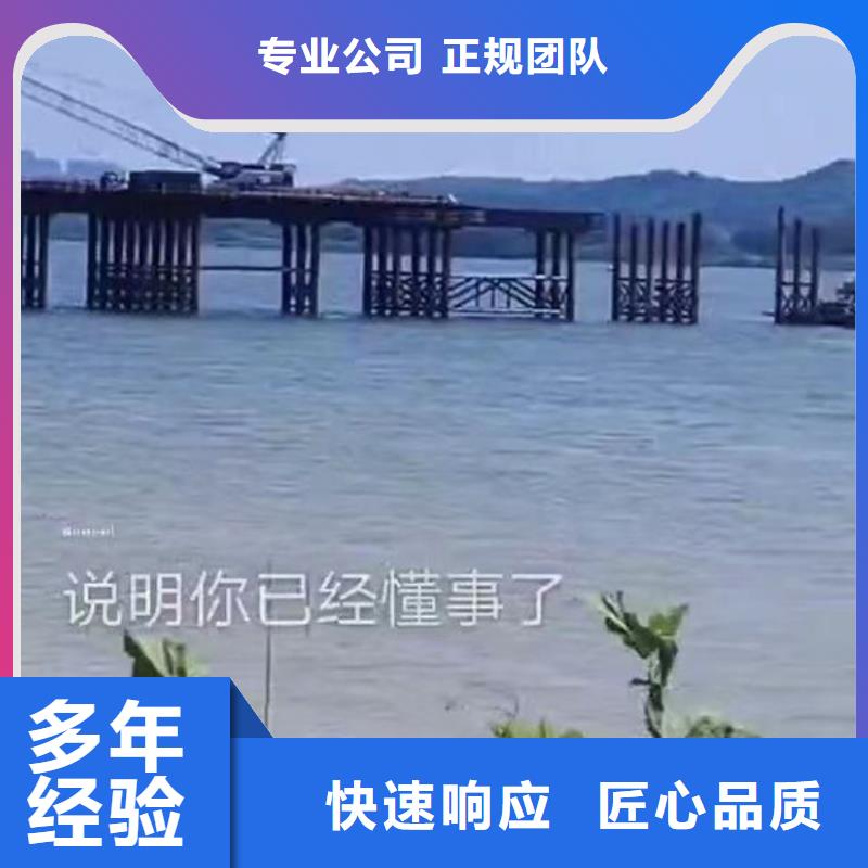 污水井潜水员水下清理靠近