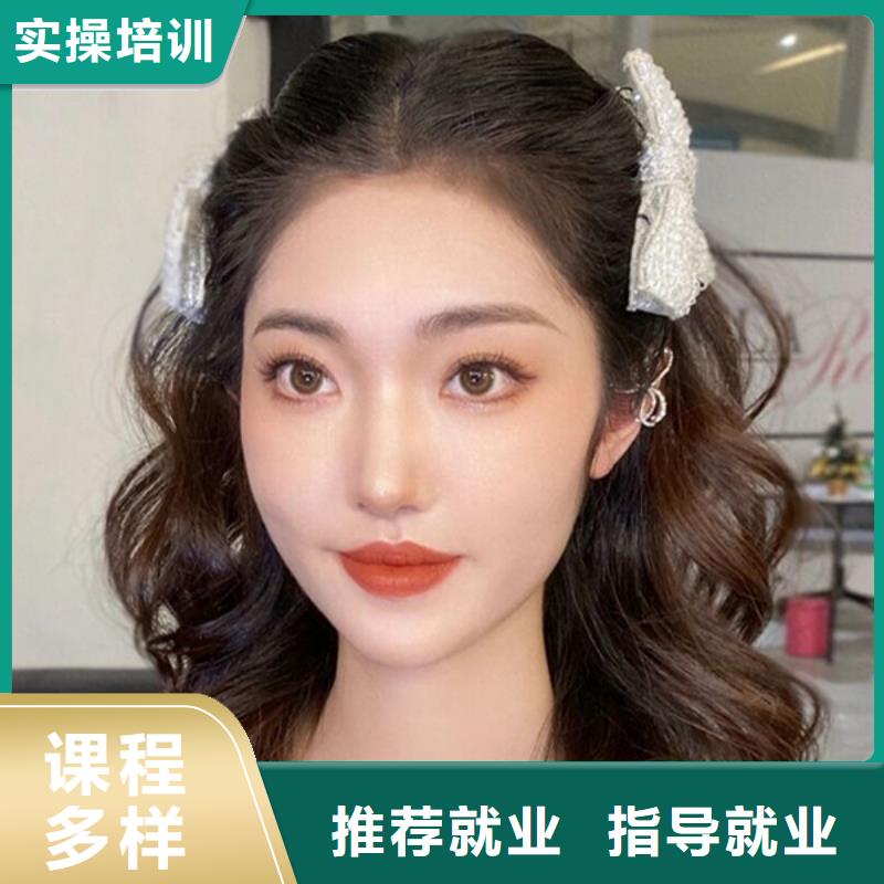 修武汉服艺术化妆培训学费