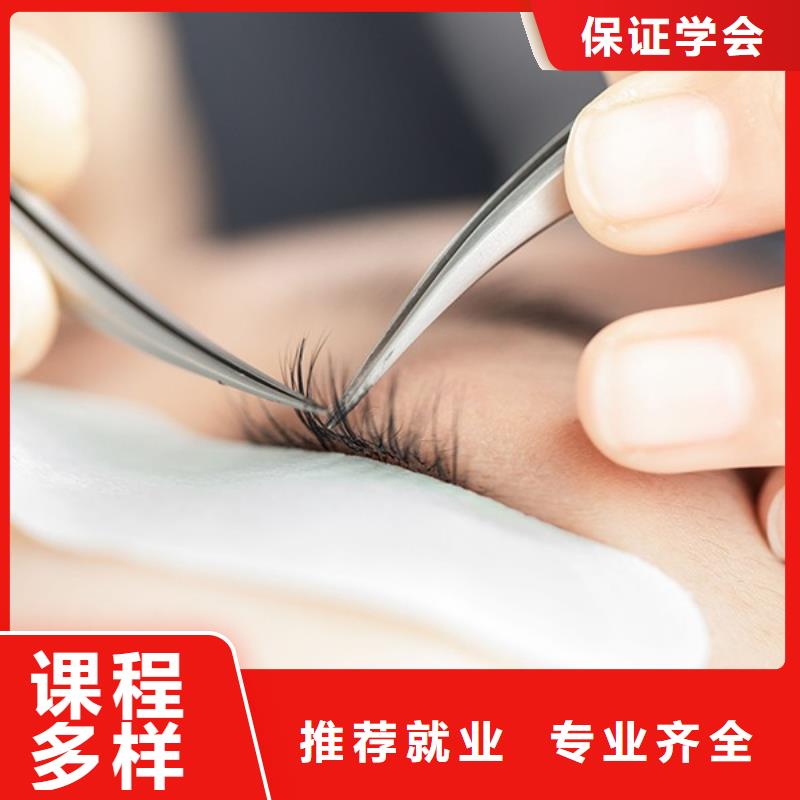 纹绣美发学校学真本领