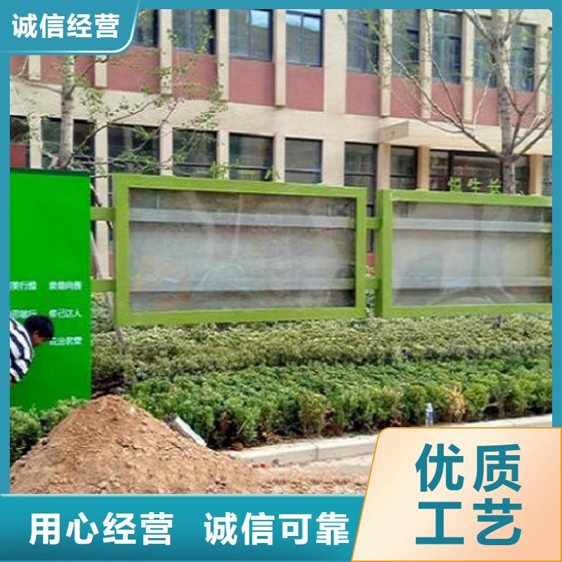 防雨宣传栏灯箱来厂考察