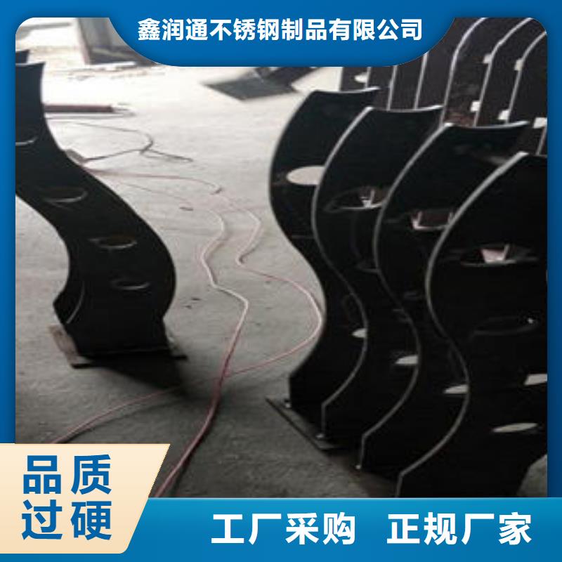 道路隔离栏杆不锈钢复合管护栏批发价格重信誉厂家